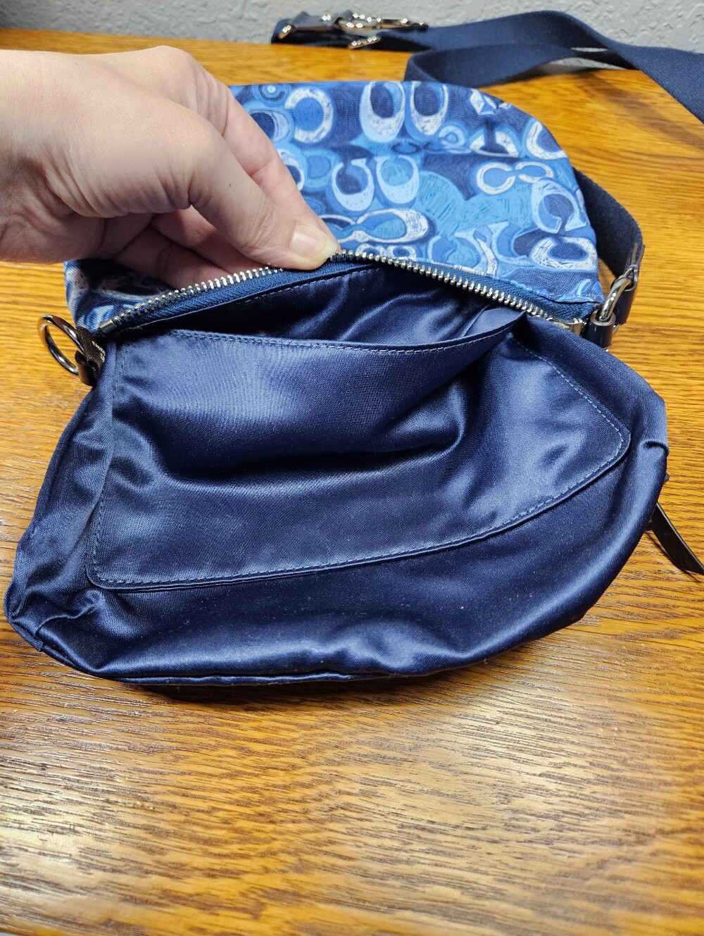 Coach Poppy Denim Print Swing Pack - Picture 12 of 15